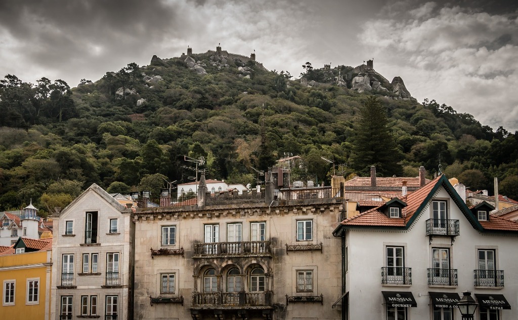 Vila de Sintra e Castelo dos Mouros